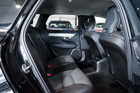 Volvo V90 13 of 30