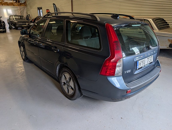 Volvo V50 2 of 9