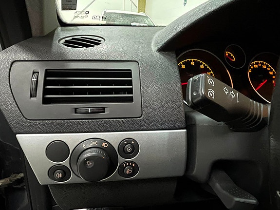 Opel Astra 12 of 27