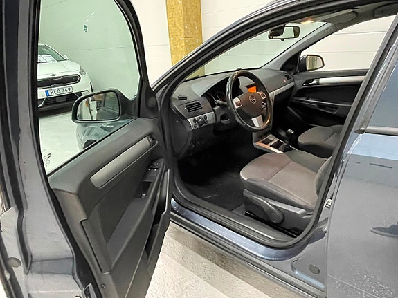 Opel Astra 9 of 27