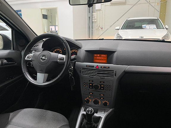 Opel Astra 10 of 27