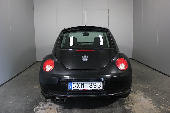 Volkswagen New Beetle 6 of 16