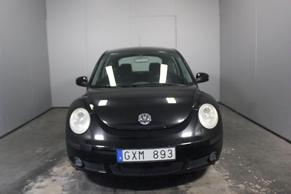 Volkswagen New Beetle 5 of 16
