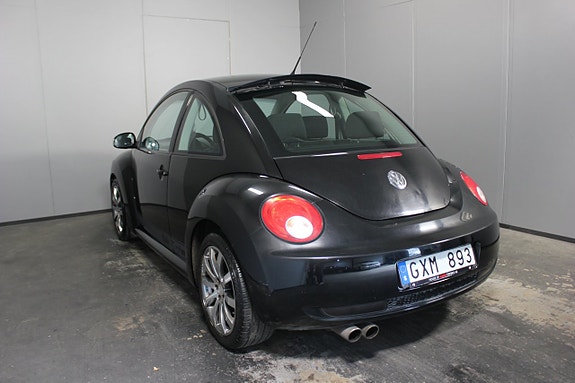 Volkswagen New Beetle 3 of 16