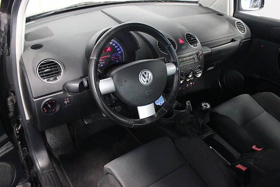 Volkswagen New Beetle 15 of 16