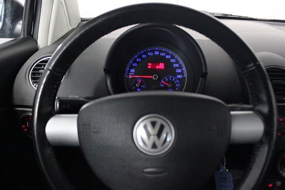 Volkswagen New Beetle 13 of 16