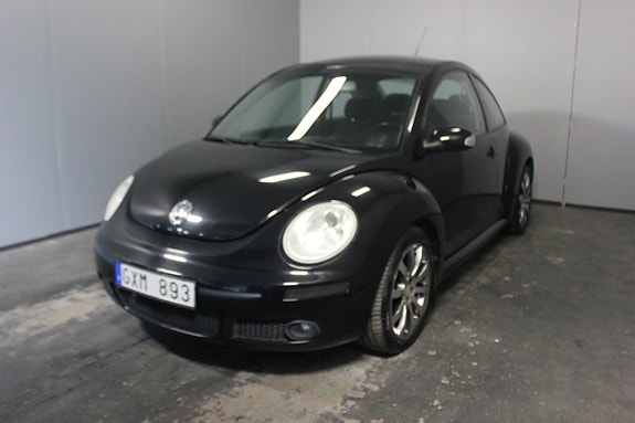 Volkswagen New Beetle 2 of 16