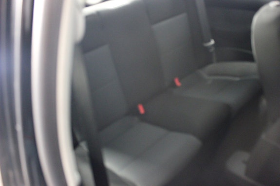 Volkswagen New Beetle 10 of 16