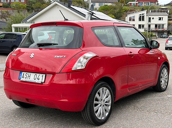 Suzuki Swift 3 of 6