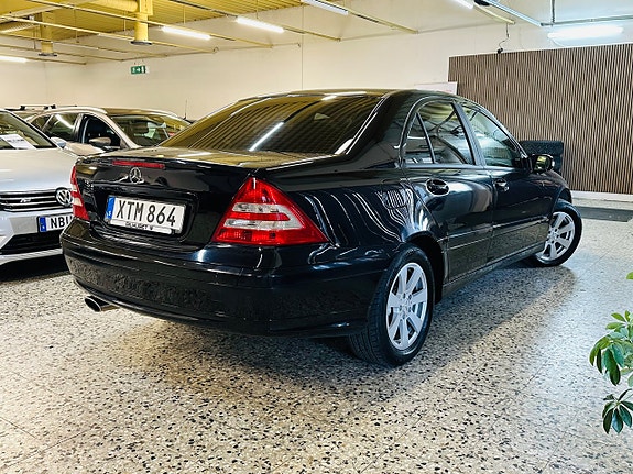 Mercedes-Benz C180 2 of 17