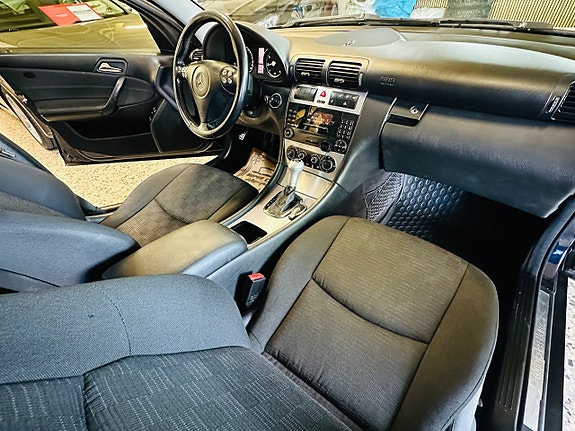 Mercedes-Benz C180 7 of 17