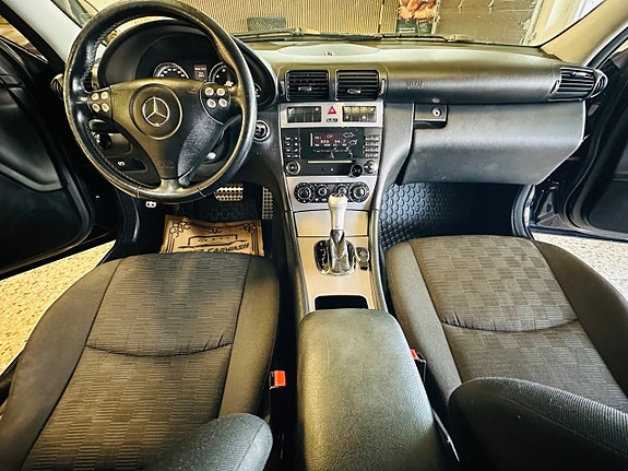 Mercedes-Benz C180 9 of 17