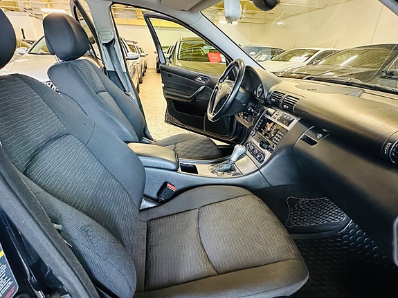 Mercedes-Benz C180 6 of 17
