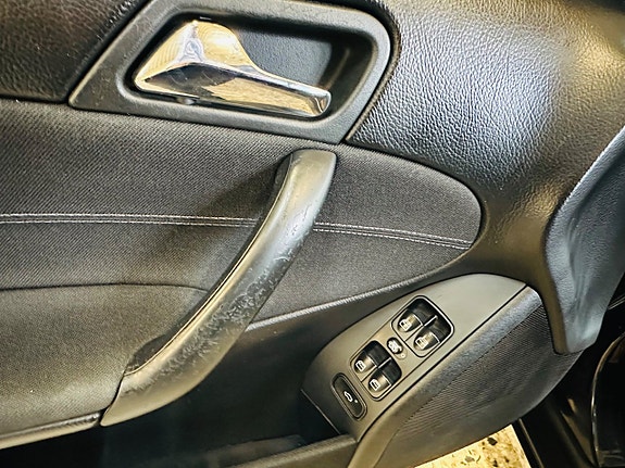 Mercedes-Benz C180 17 of 17
