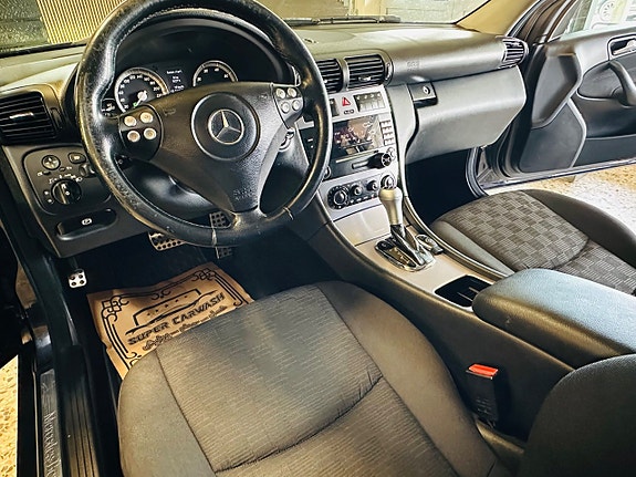 Mercedes-Benz C180 8 of 17