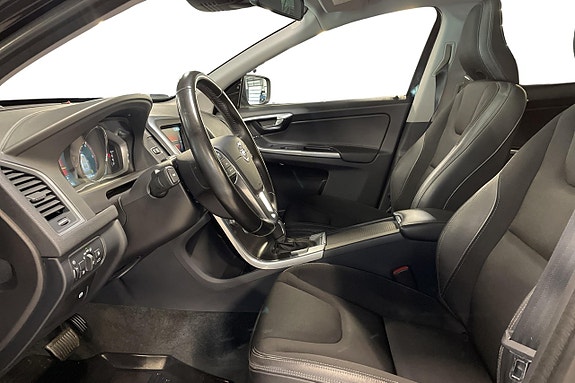 Volvo XC60 13 of 30