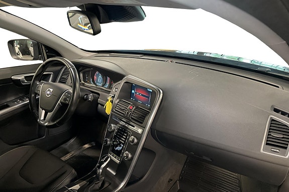 Volvo XC60 15 of 30