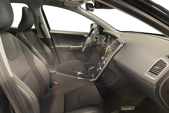 Volvo XC60 14 of 30