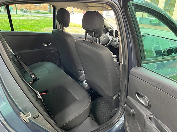 Renault Clio 11 of 15