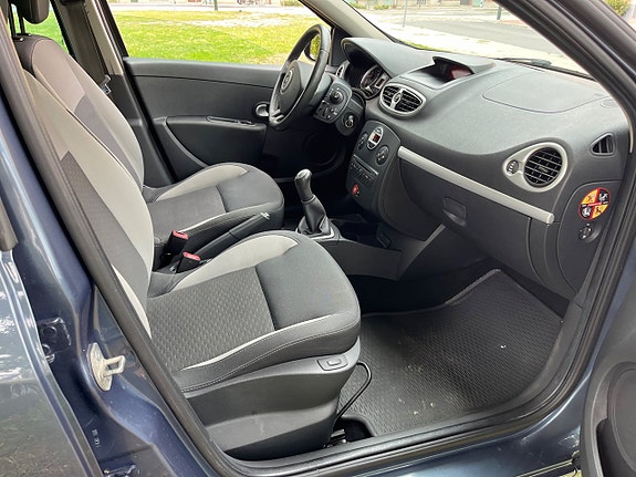 Renault Clio 7 of 15