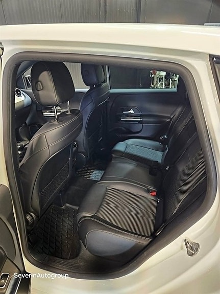 Mercedes-Benz B200 d 21 of 24