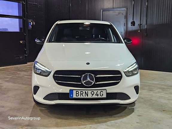 Mercedes-Benz B200 d 2 of 24