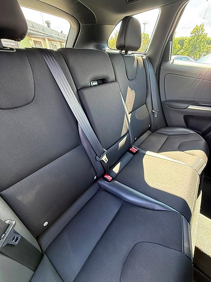 Volvo XC60 8 of 13