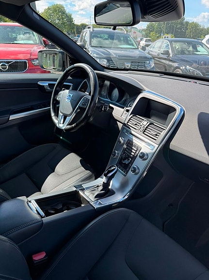 Volvo XC60 7 of 13