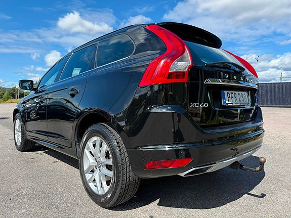 Volvo XC60 2 of 13