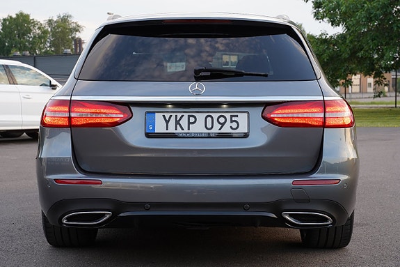 Mercedes-Benz E350 3 of 27