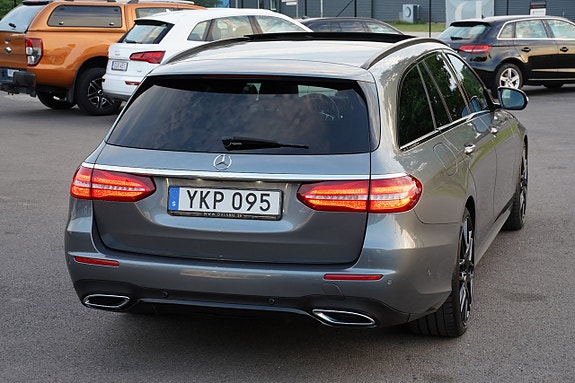 Mercedes-Benz E350 25 of 27