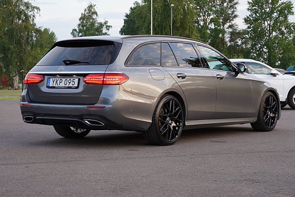Mercedes-Benz E350 2 of 27