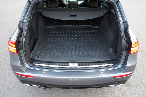 Mercedes-Benz E350 17 of 27