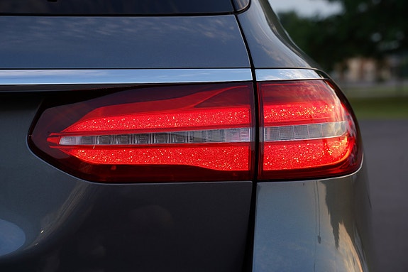 Mercedes-Benz E350 4 of 27