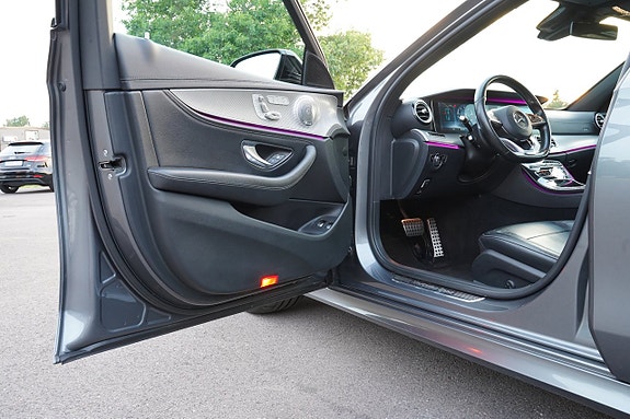 Mercedes-Benz E350 11 of 27