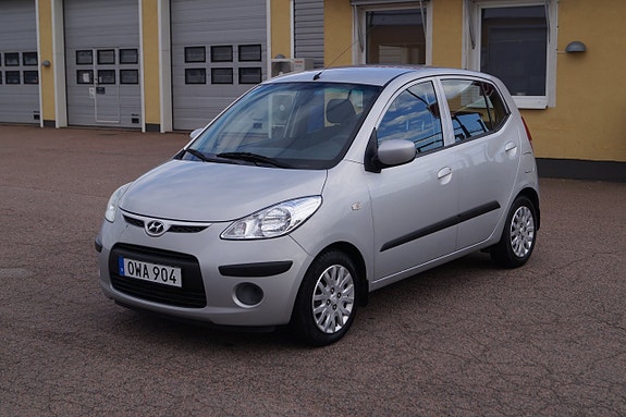 Hyundai i10 2 of 25