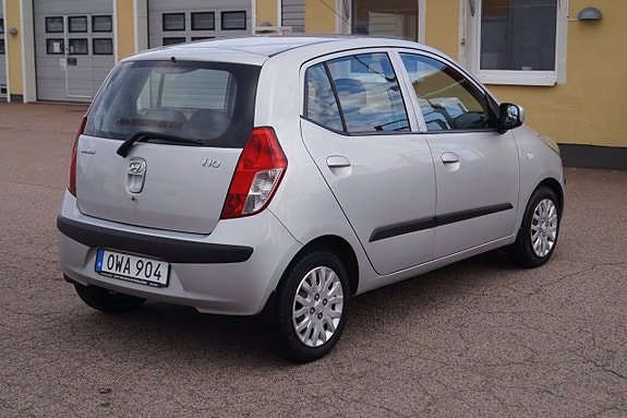 Hyundai i10 4 of 25
