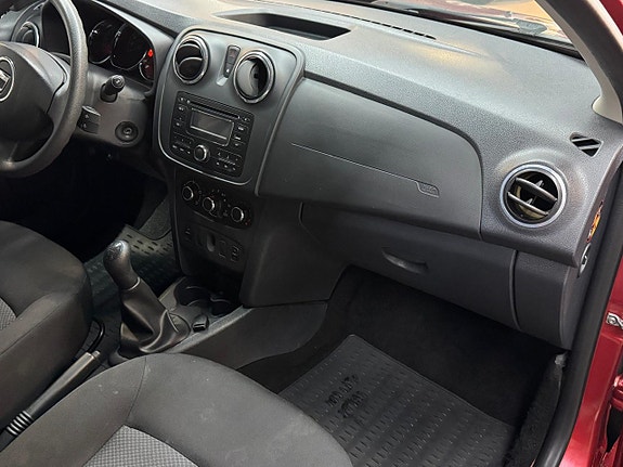 Dacia Sandero 8 of 13