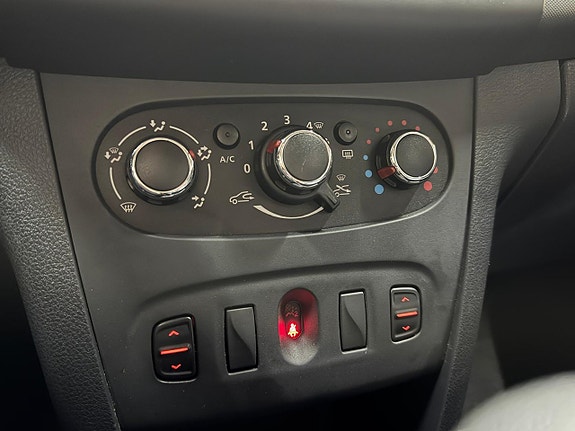 Dacia Sandero 10 of 13