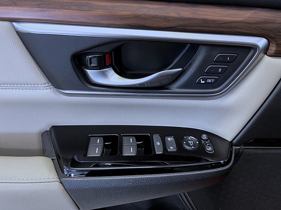 Honda CR-V 9 of 17