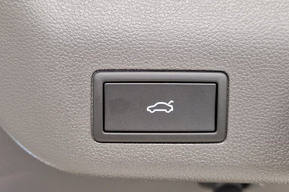 Volkswagen Multivan 8 of 20