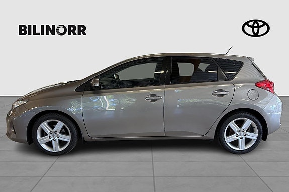 Toyota Auris 5 of 11
