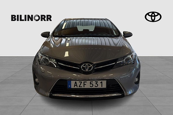 Toyota Auris 3 of 11
