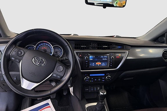Toyota Auris 8 of 11