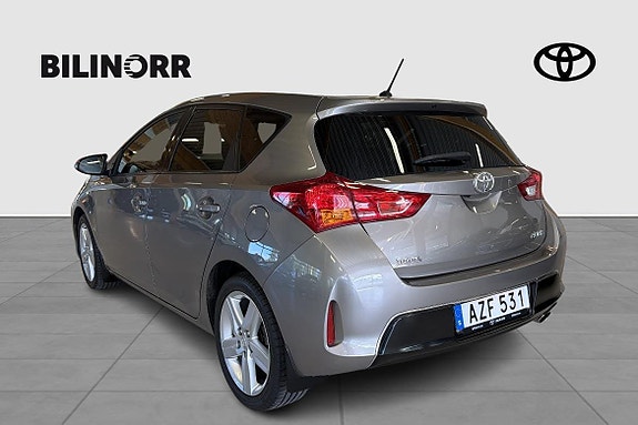 Toyota Auris 2 of 11