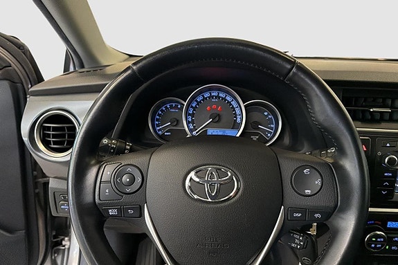 Toyota Auris 7 of 11