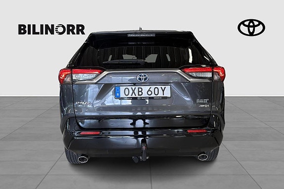 Toyota RAV4 Plug-in Hybrid 4 of 12