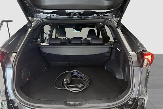 Toyota RAV4 Plug-in Hybrid 6 of 12