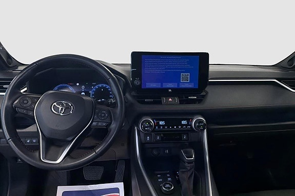 Toyota RAV4 Plug-in Hybrid 8 of 12