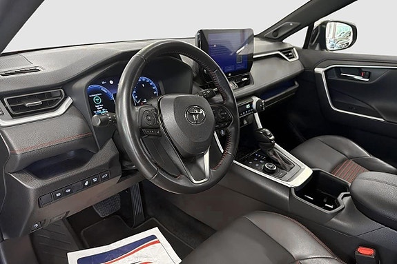 Toyota RAV4 Plug-in Hybrid 10 of 12